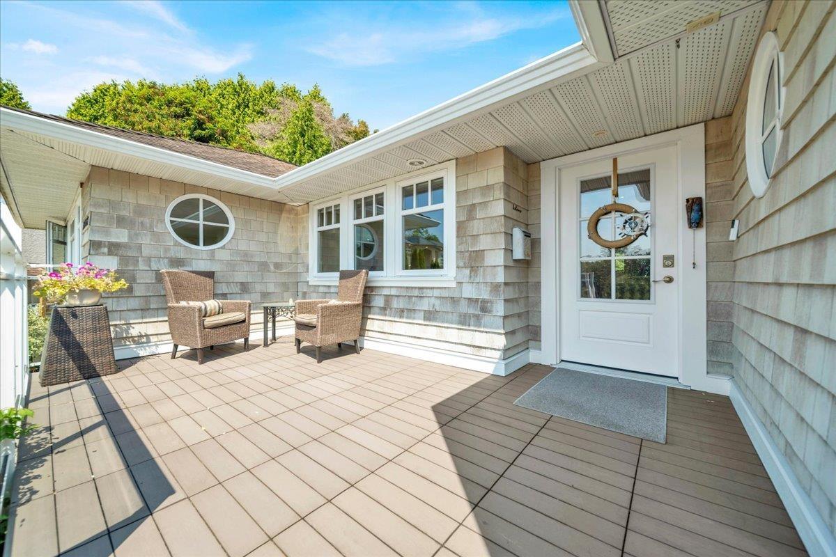 16063 8 Avenue, Surrey, British Columbia, V4A1A1, Surrey, British Columbia — photo 4 of 5