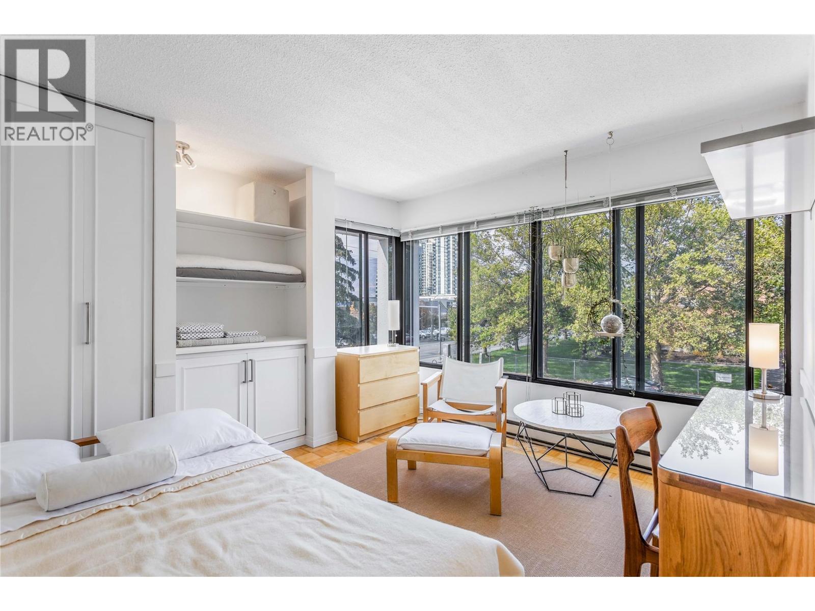 #303 737 Leon Avenue - 16