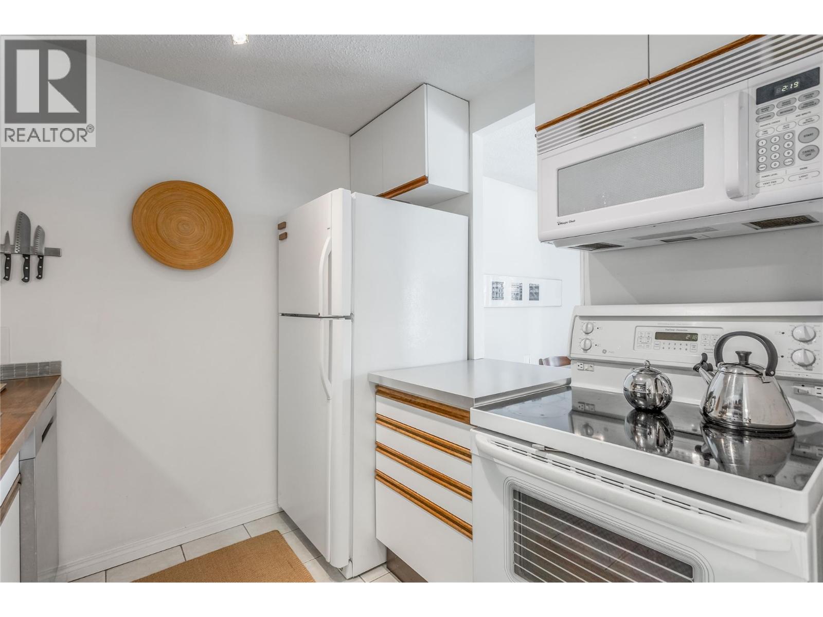 303 737 Leon Avenue, Kelowna