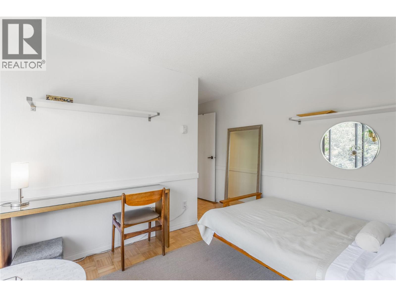 #303 737 Leon Avenue - 17