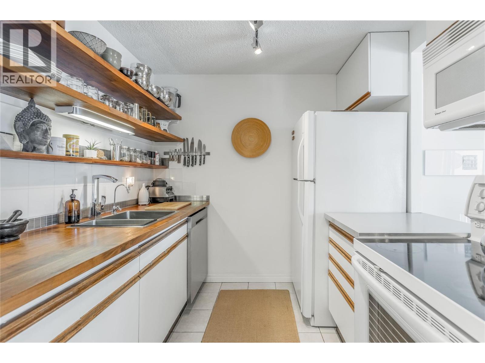 303 737 Leon Avenue, Kelowna