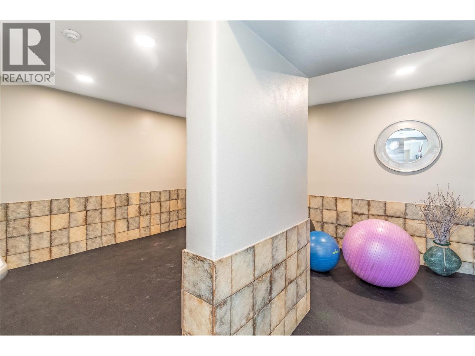 303 737 Leon Avenue, Kelowna