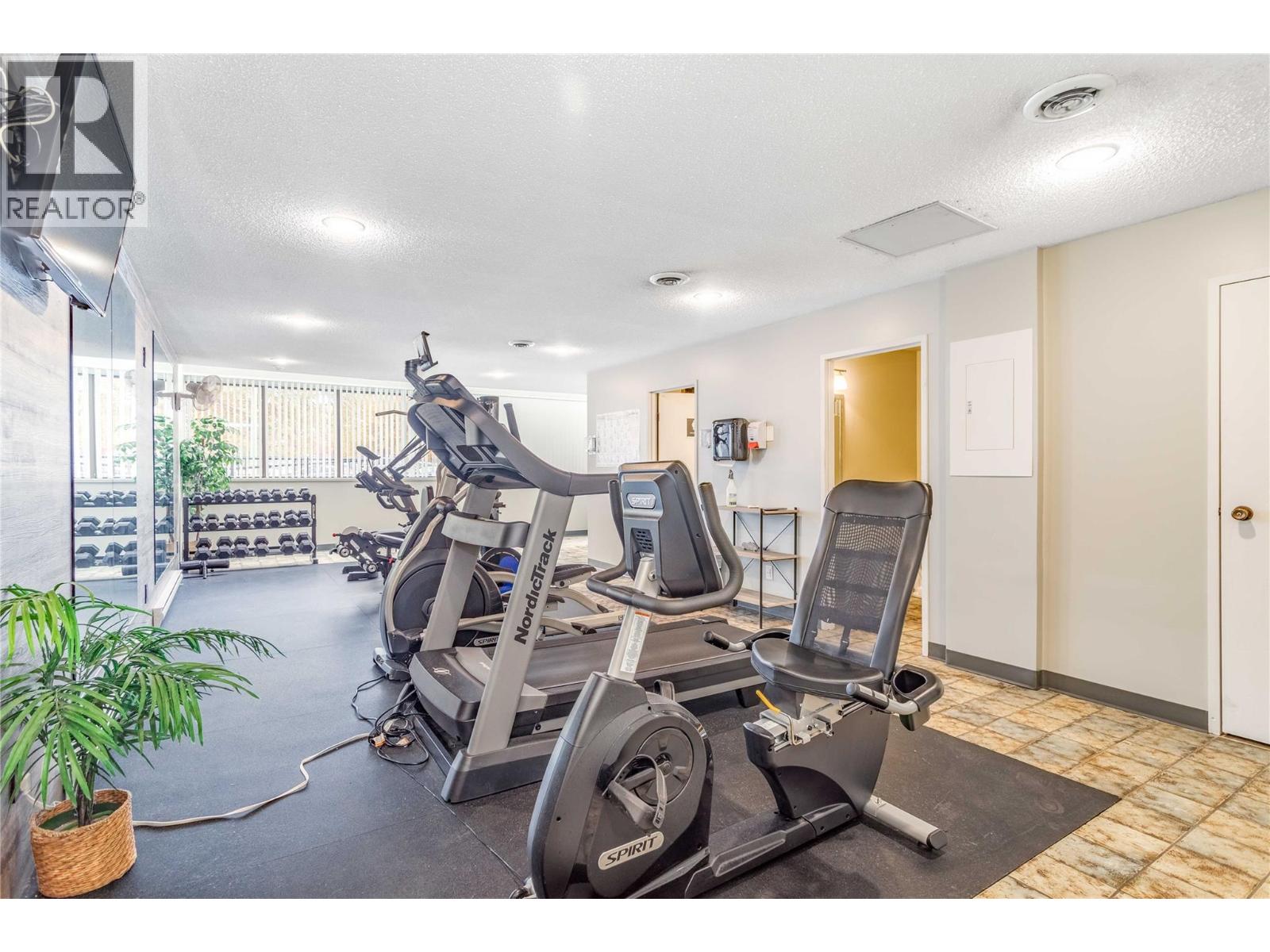303 737 Leon Avenue, Kelowna