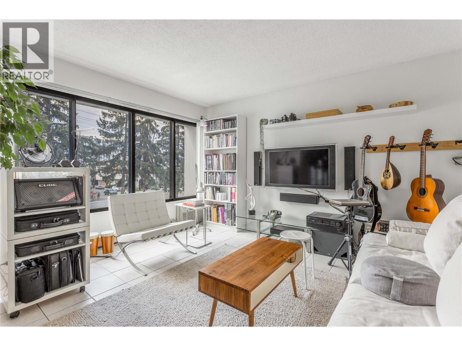 #303 737 Leon Avenue - 4