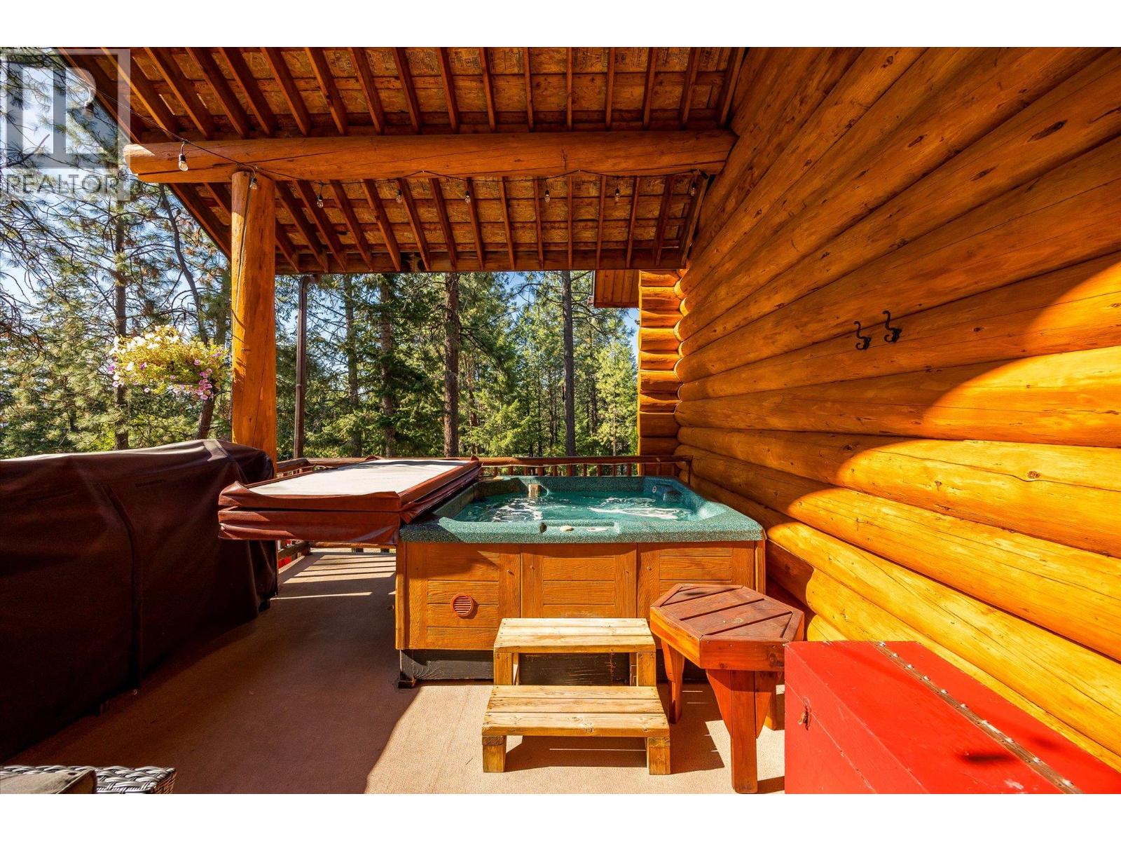  1725 Keloka Drive, West Kelowna