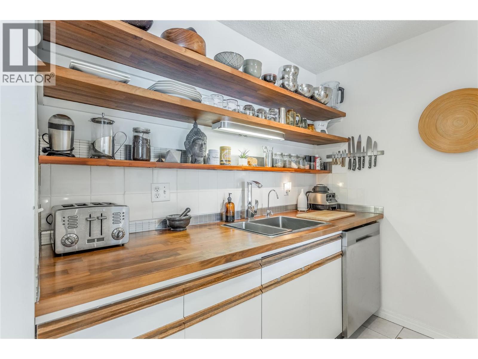 303 737 Leon Avenue, Kelowna
