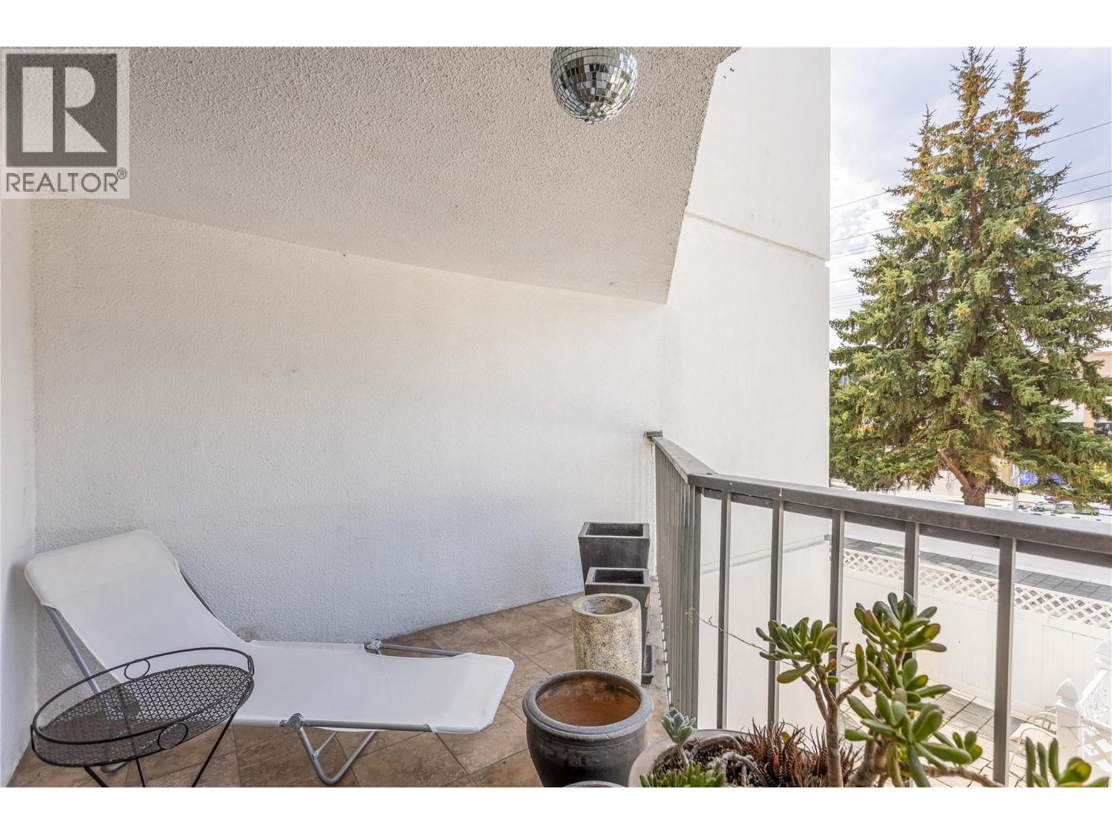 303 737 Leon Avenue, Kelowna