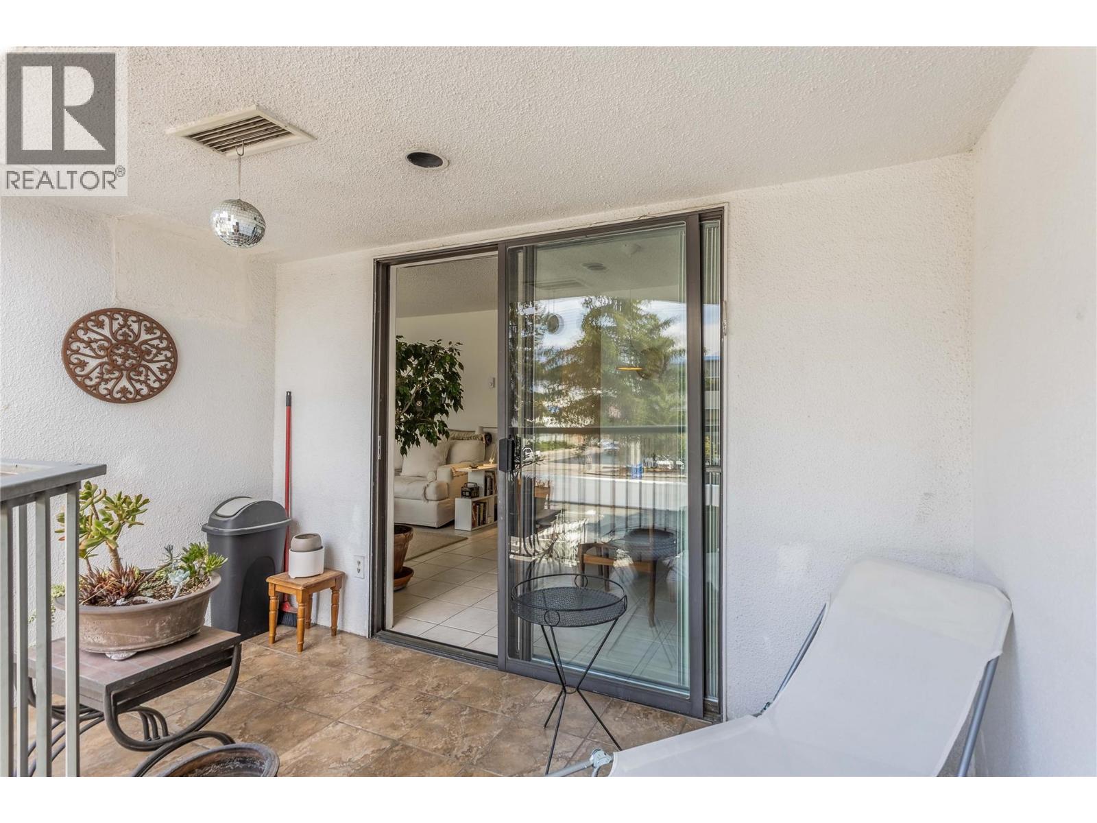 303 737 Leon Avenue, Kelowna