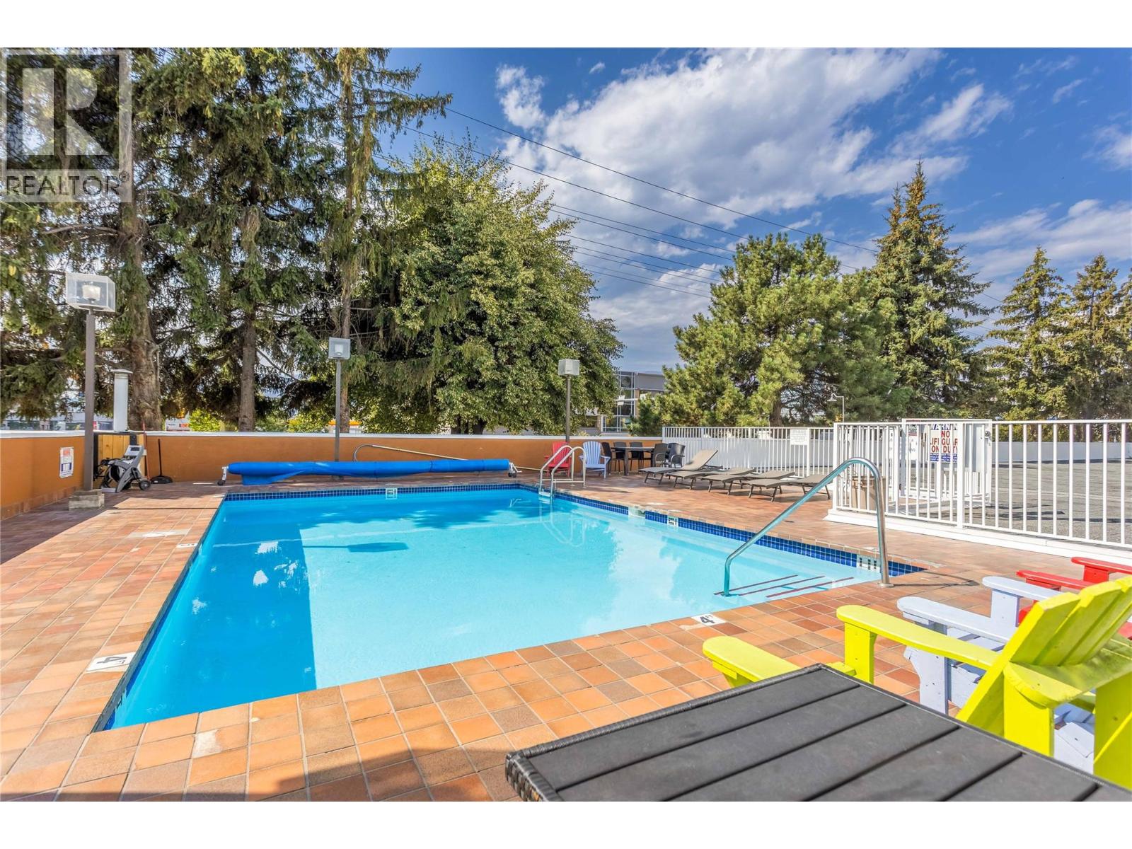 #303 737 Leon Avenue - 28