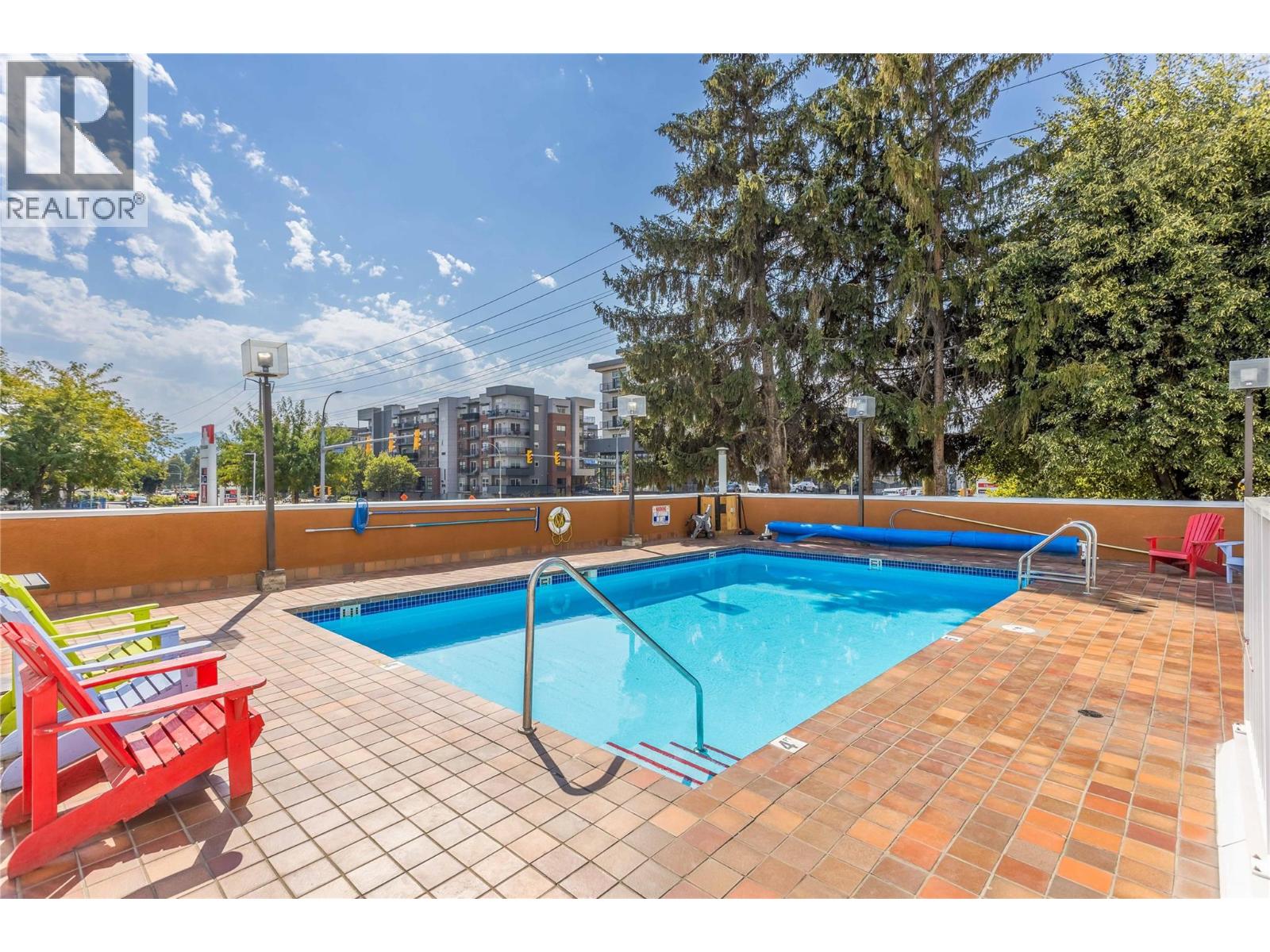 #303 737 Leon Avenue - 29