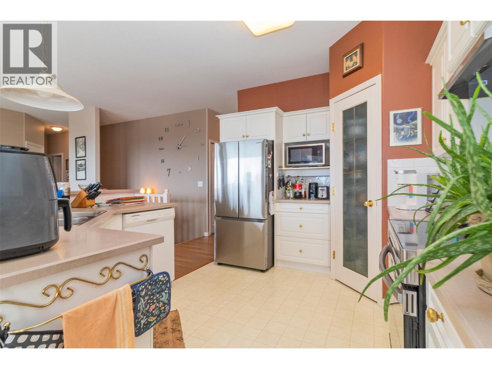 843 Lone Pine Drive - Image 4