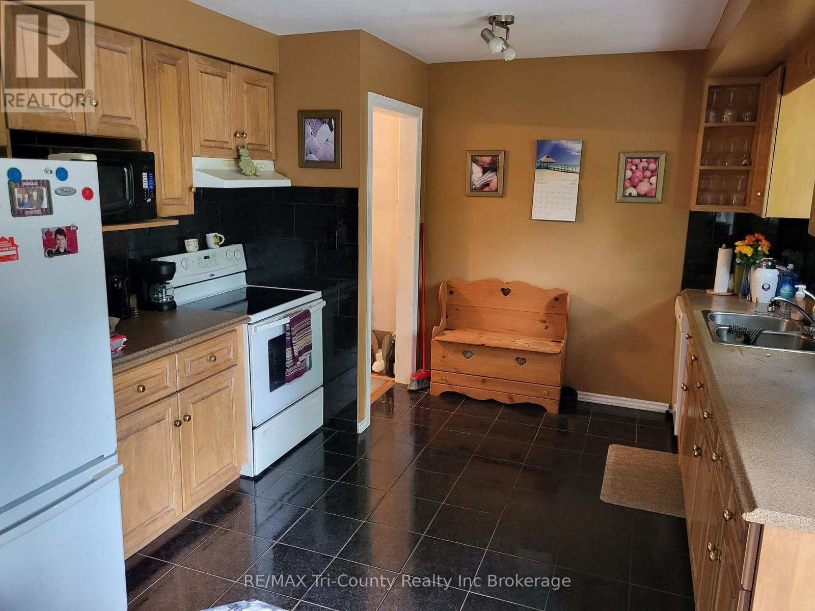 446 NORWICH AVENUE - Image 4