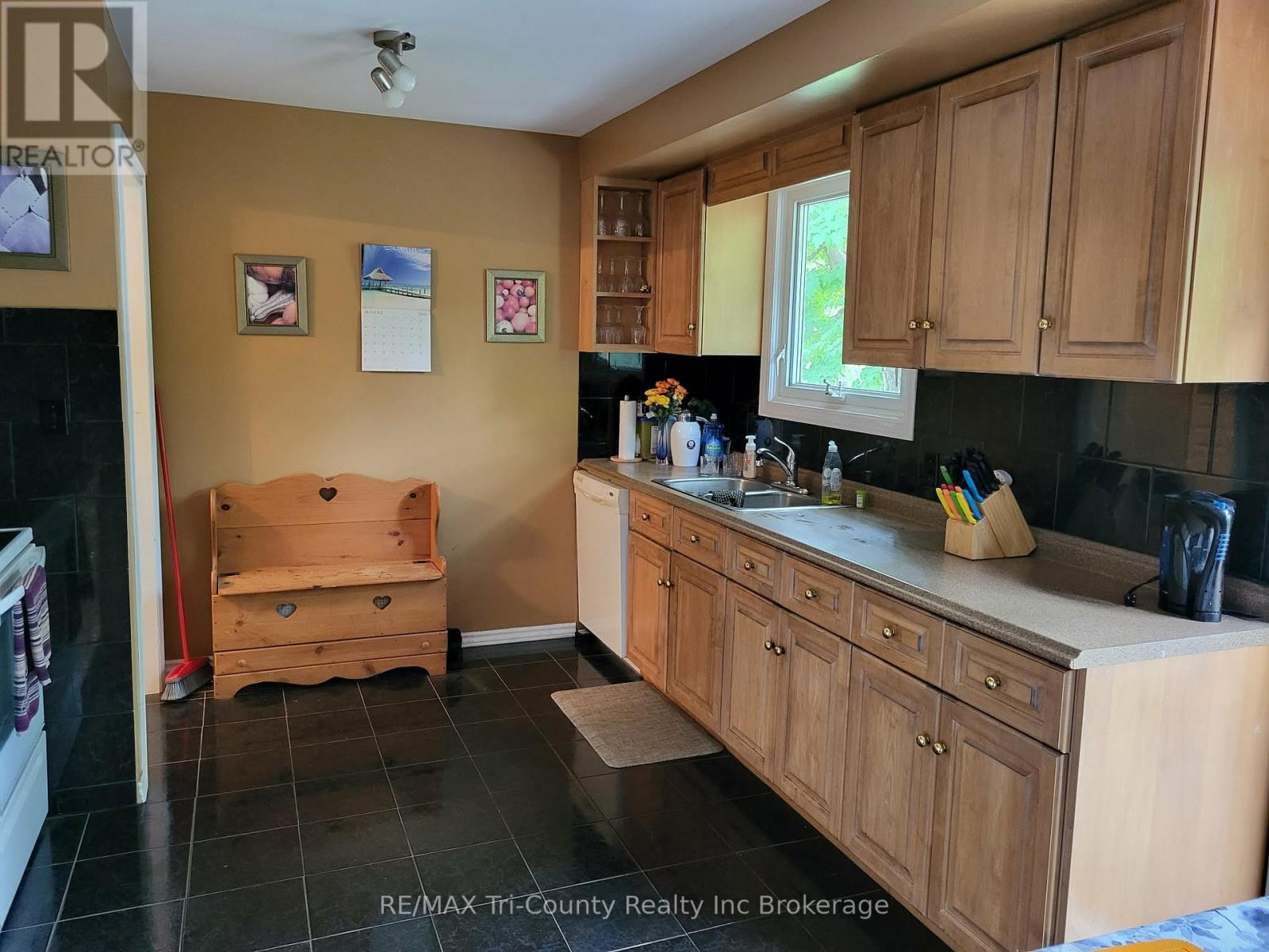 446 NORWICH AVENUE - 5