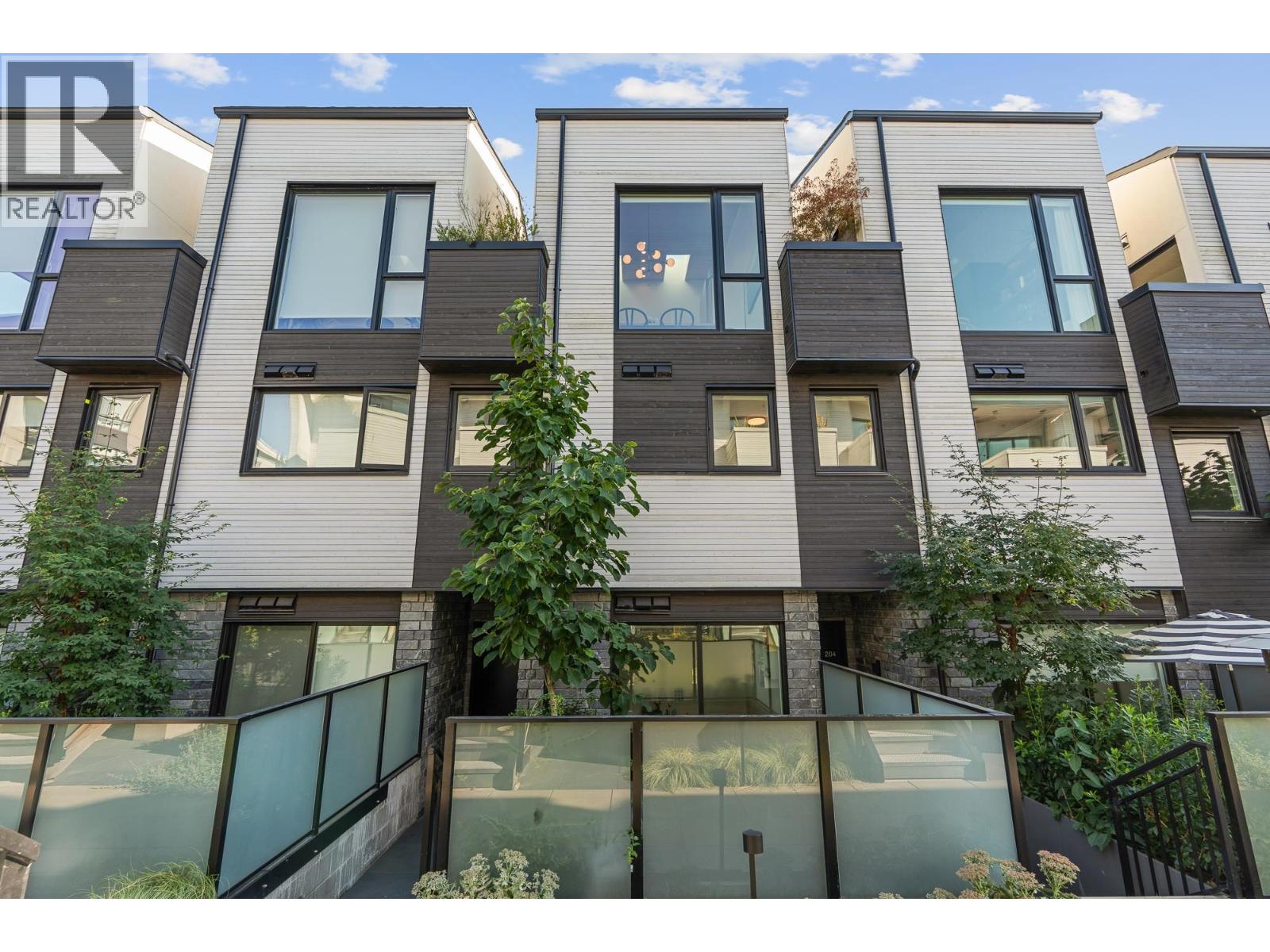 203 650 E 2ND STREET, North Vancouver