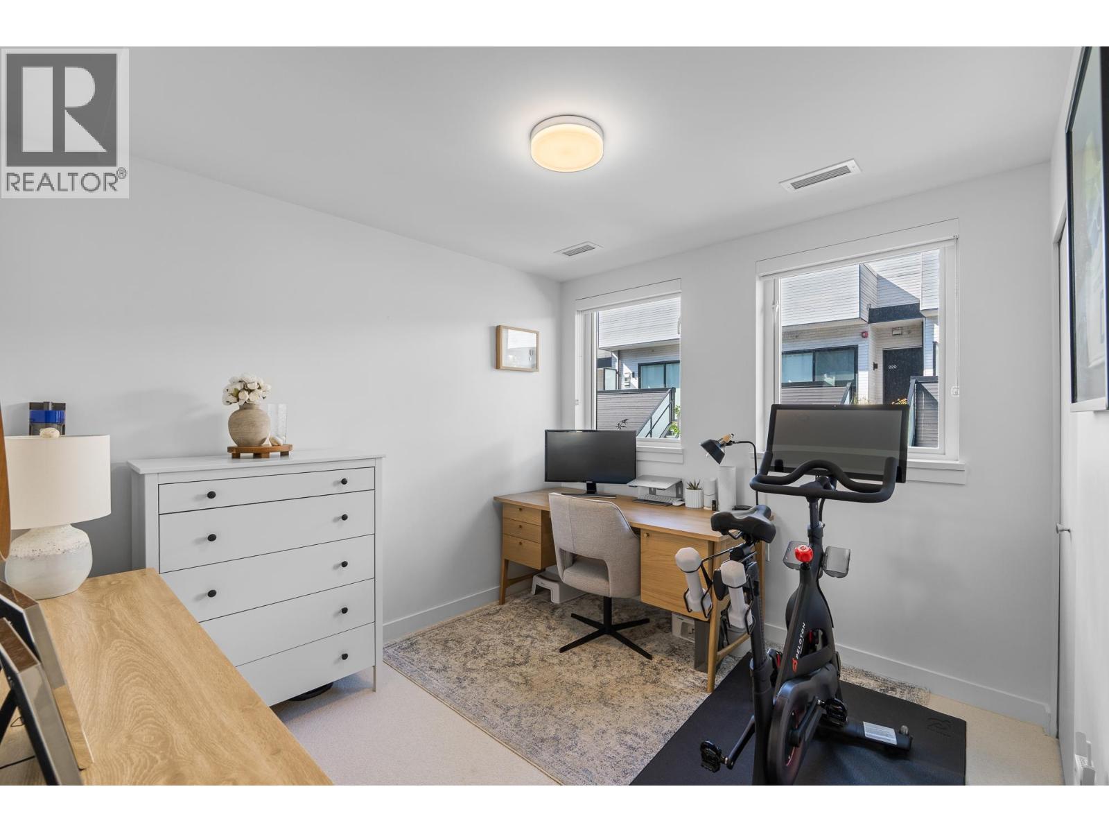 203 650 E 2ND STREET, North Vancouver