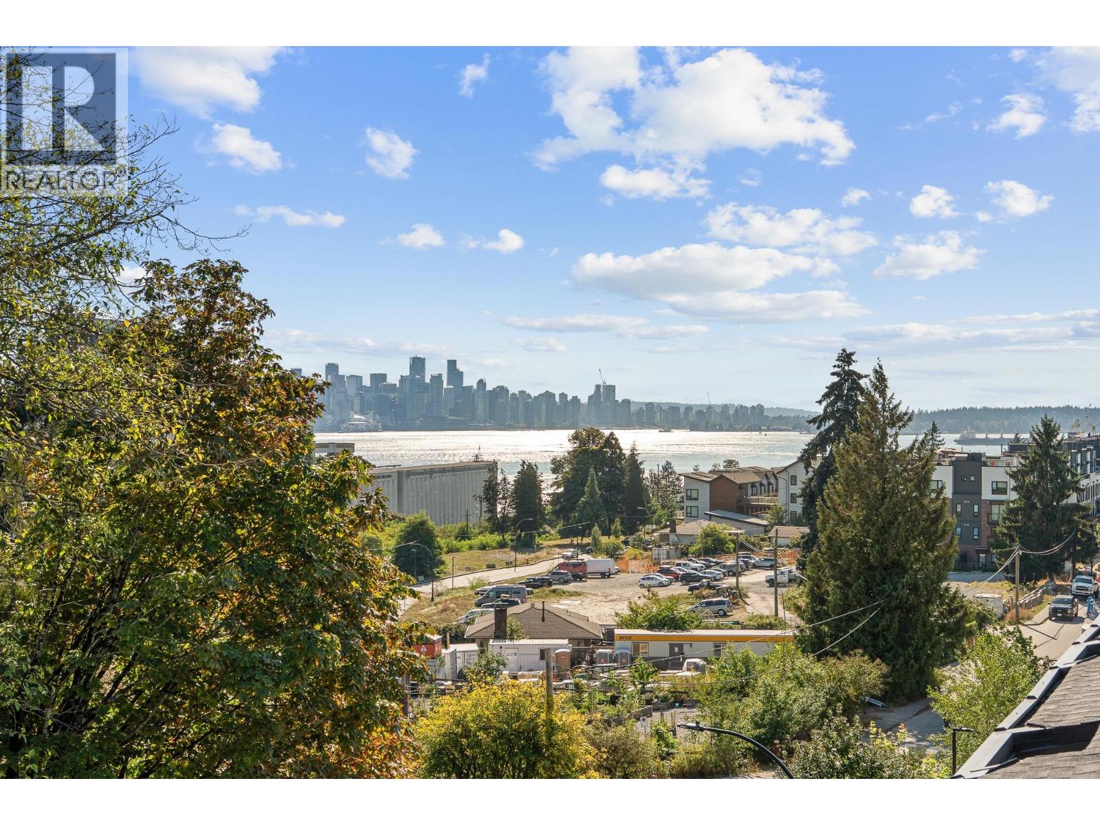 203 650 E 2ND STREET, North Vancouver
