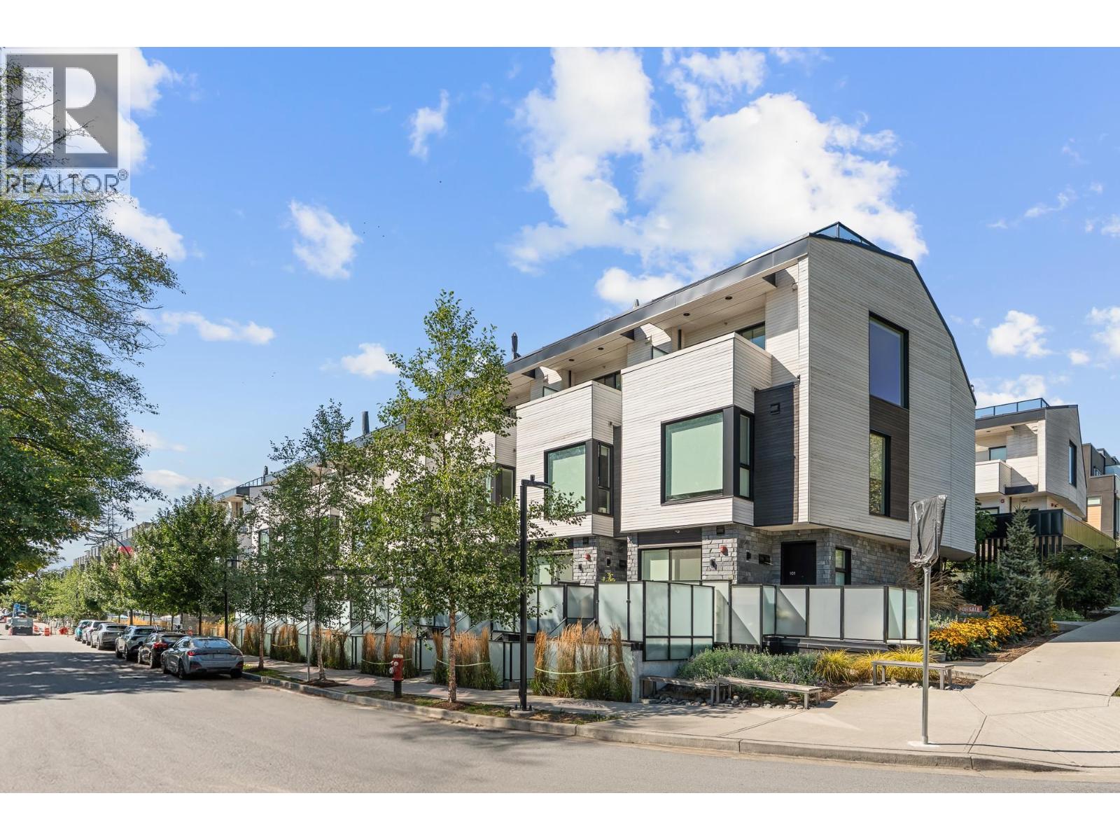 203 650 E 2ND STREET, North Vancouver