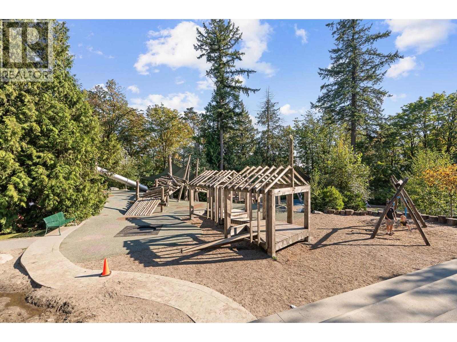 203 650 E 2ND STREET, North Vancouver