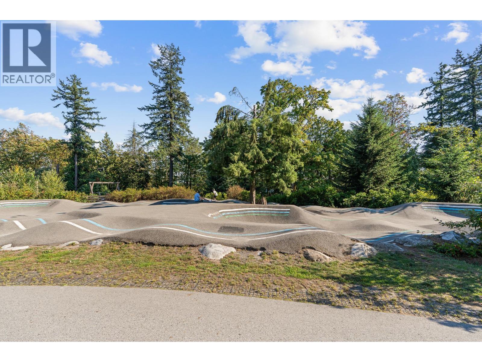 203 650 E 2ND STREET, North Vancouver