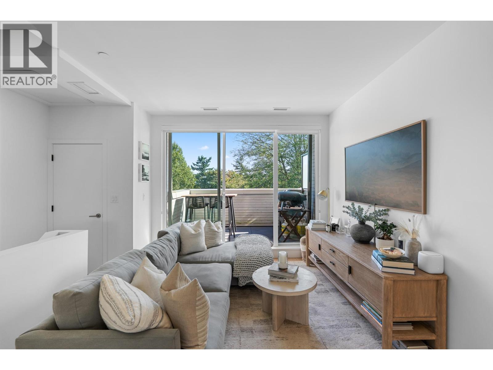 203 650 E 2ND STREET, North Vancouver
