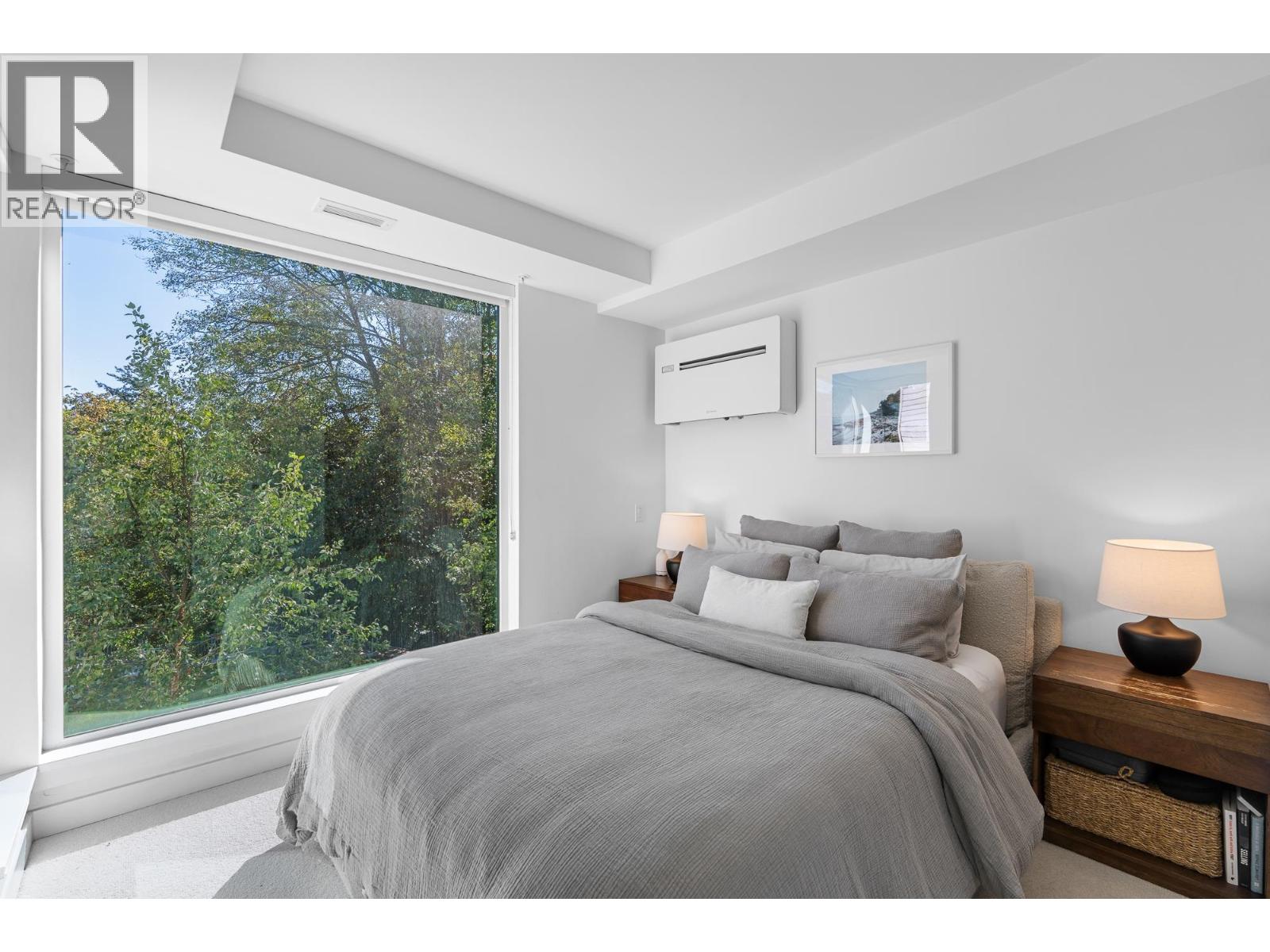 203 650 E 2ND STREET, North Vancouver