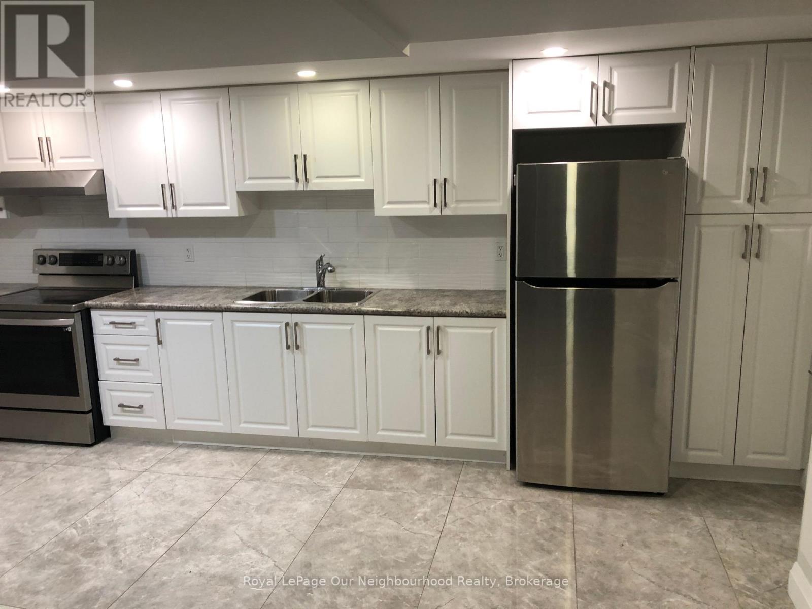 #B 437 Fernhill Boulevard, Oshawa (McLaughlin), Ontario, L1J5J6, Oshawa (McLaughlin), Ontario — photo 4 of 5