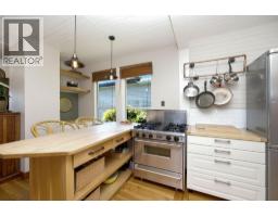 633 Beach Avenue, Gibsons, BC V0N1V9 Photo 9