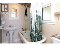 633 Beach Avenue, Gibsons, BC V0N1V9 Photo 15