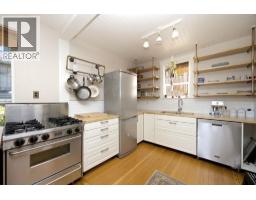 633 Beach Avenue, Gibsons, BC V0N1V9 Photo 6