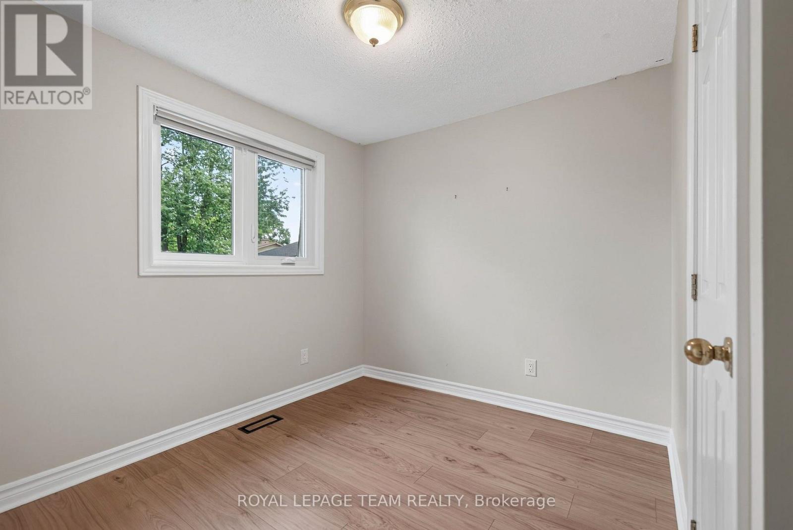 2333 COTTERS CRESCENT - Image 24