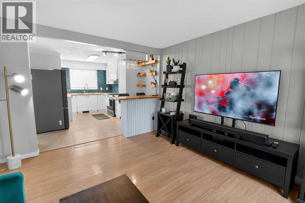 10046 79 Avenue - 7