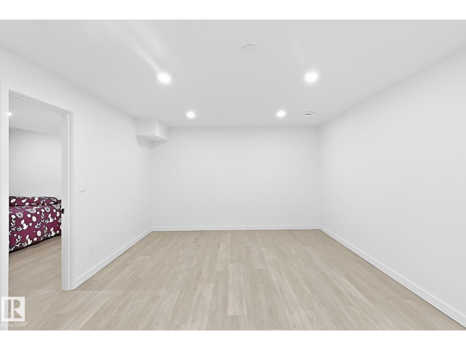 3525 22 st NW - 32