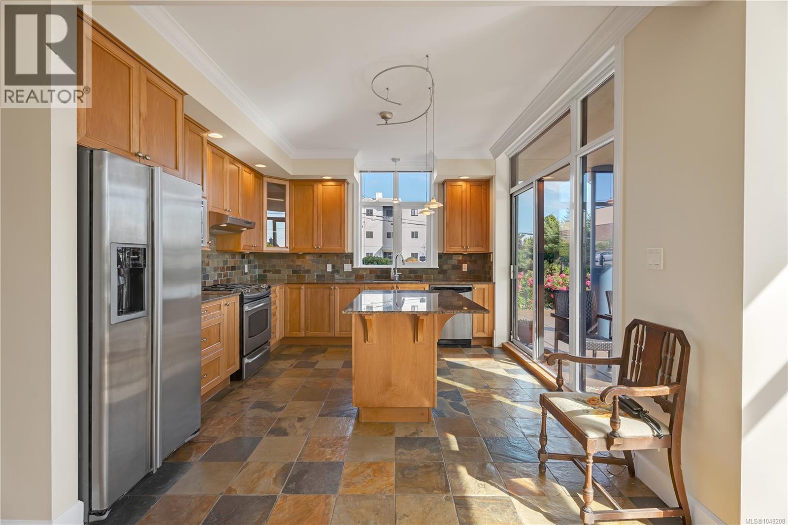 #101 225 Rosehill St - Image 3