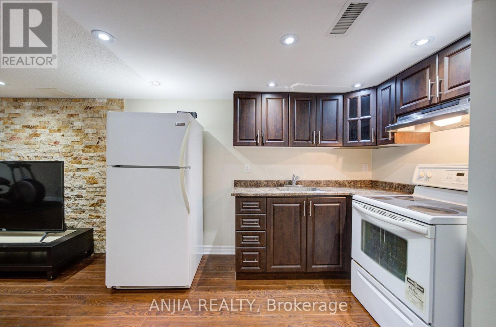 73 HAWKSBURY ROAD - Image 45