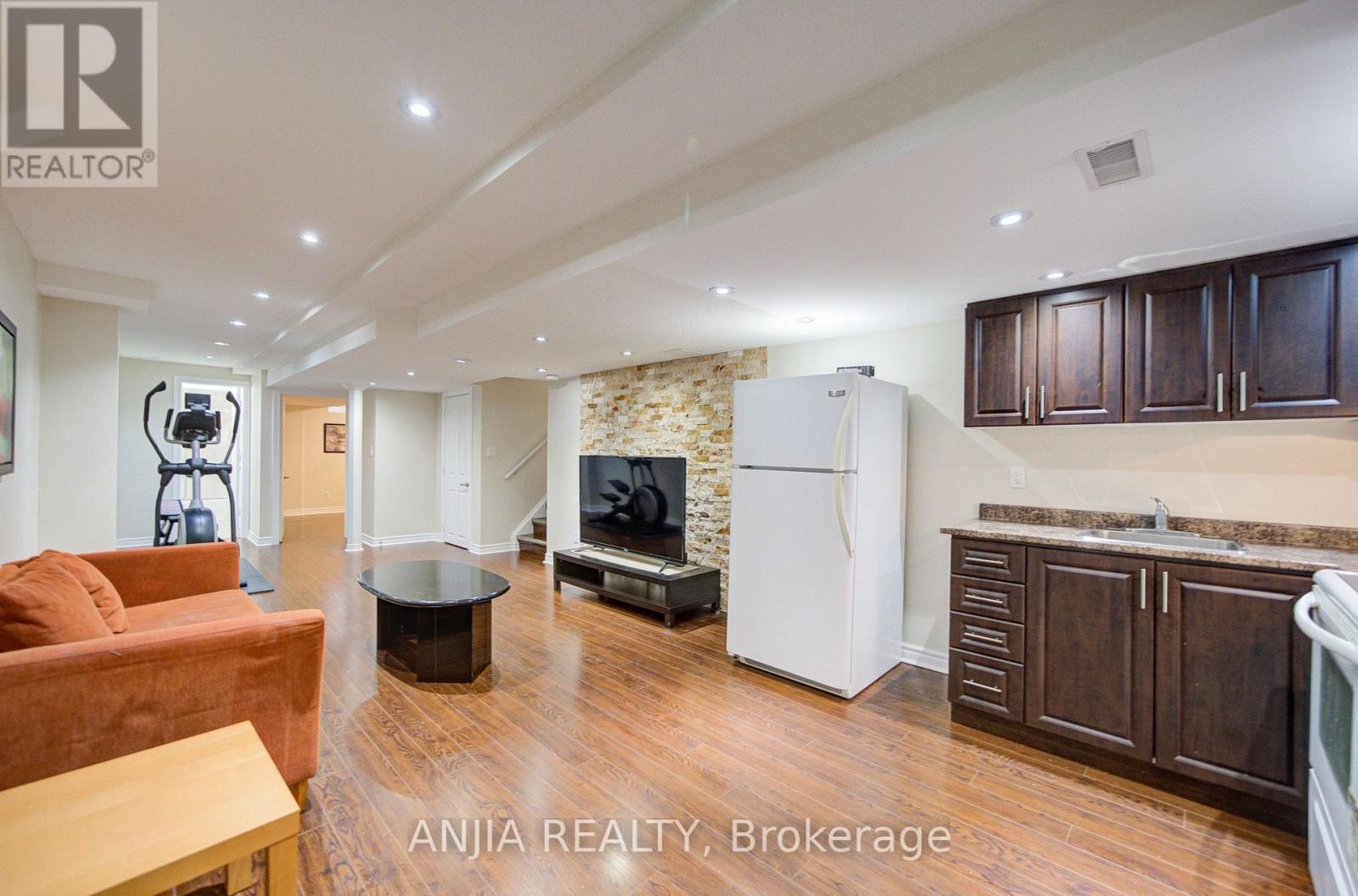 73 HAWKSBURY ROAD - Image 46