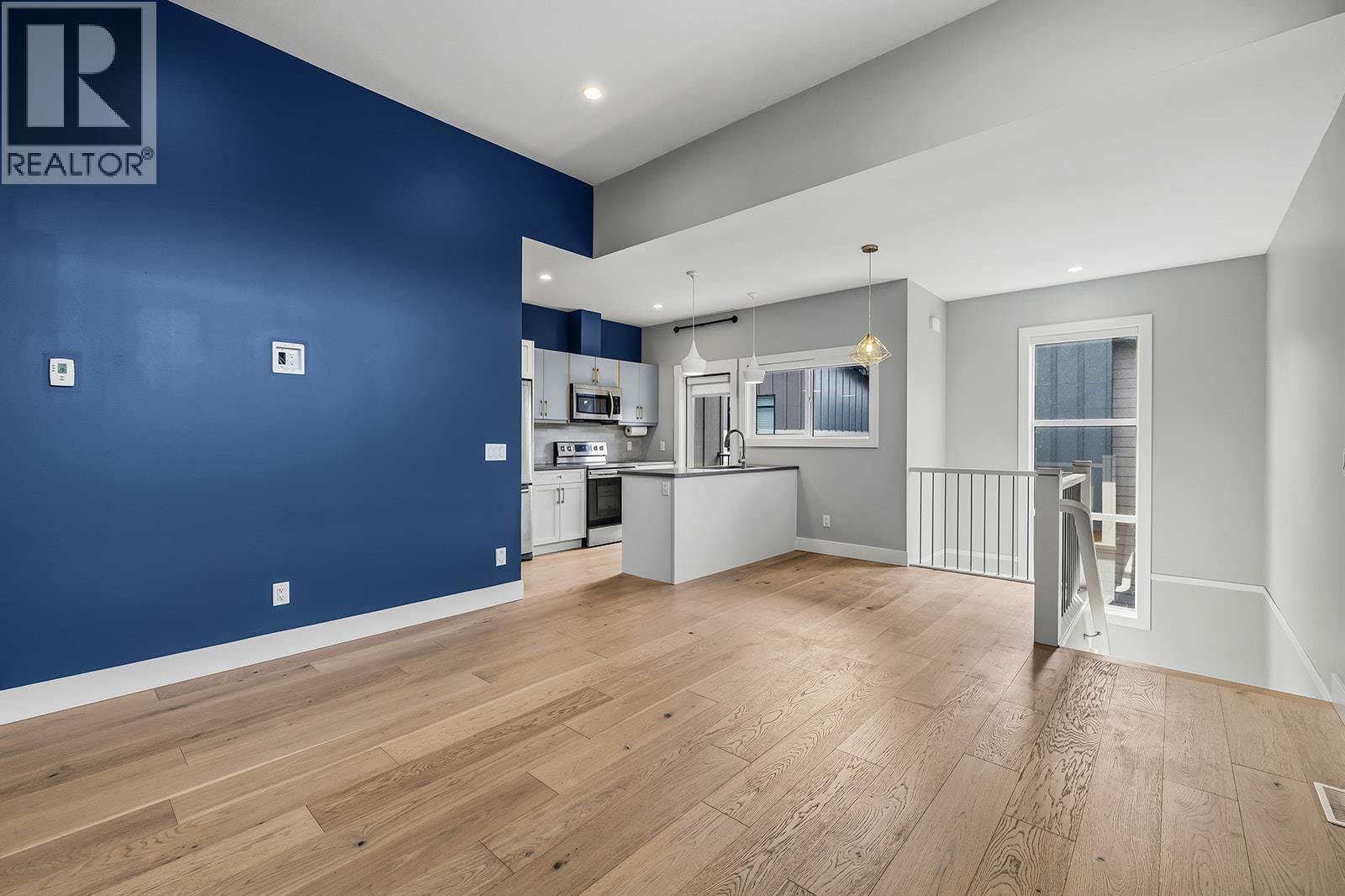 #1 726 Coopland Crescent - 6
