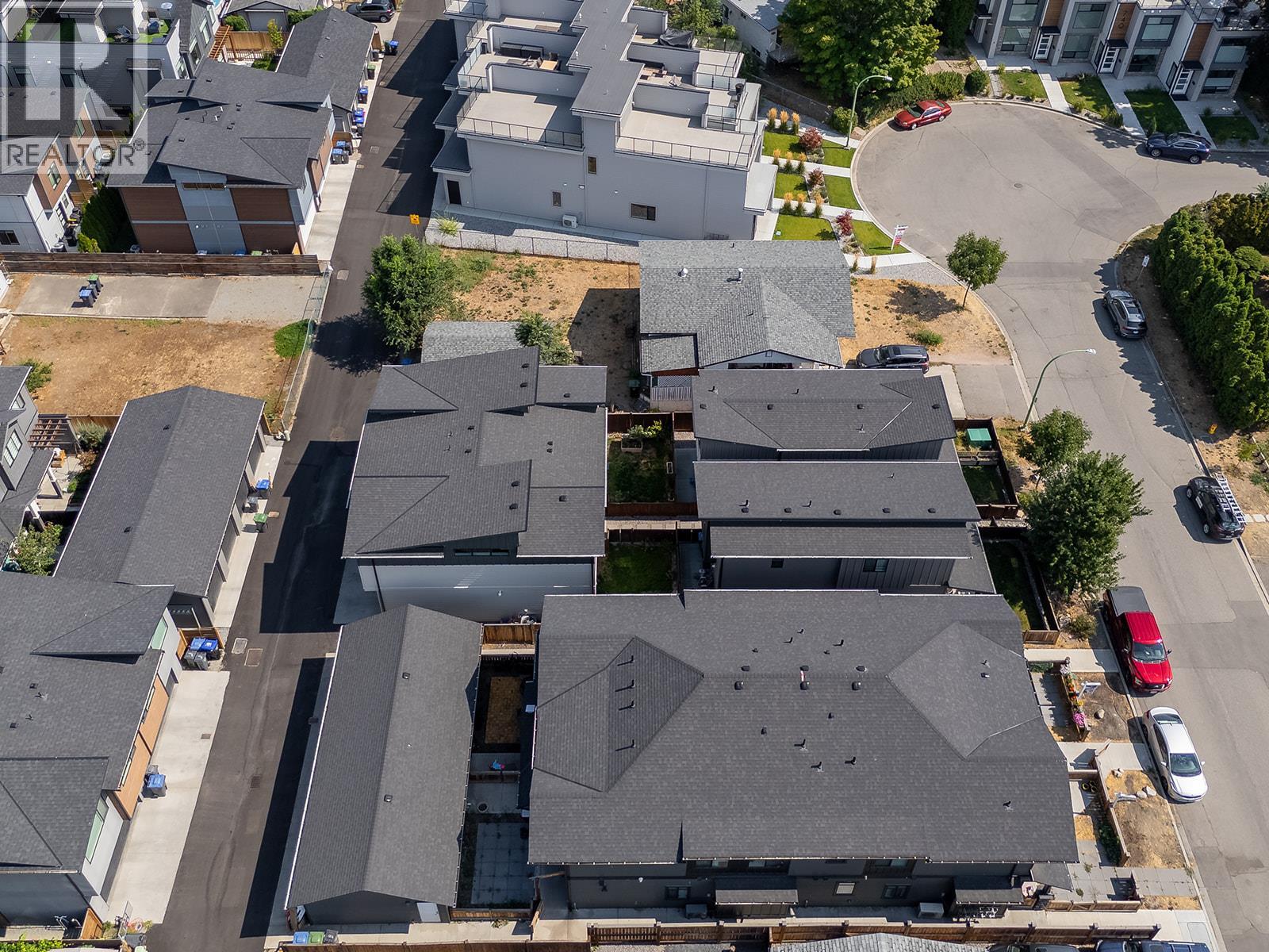 #1 726 Coopland Crescent - 33
