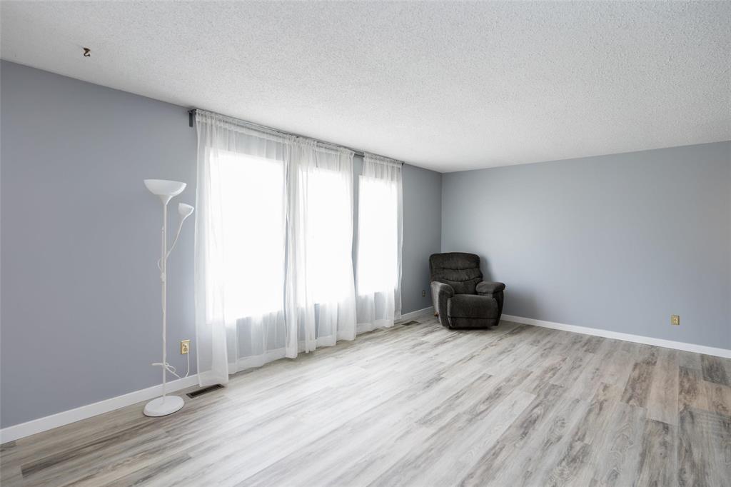 103 Thunder Bay, Winnipeg, Manitoba, R2M4S2, Winnipeg, Manitoba — photo 3 of 5