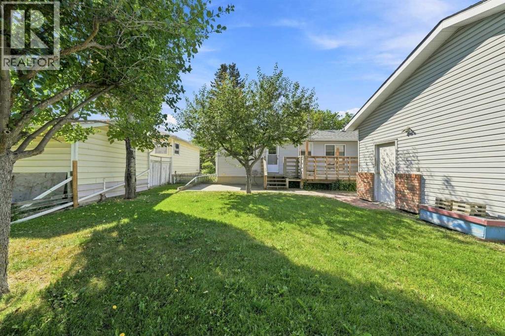 Listing photo – 4216 37 Street, Red Deer