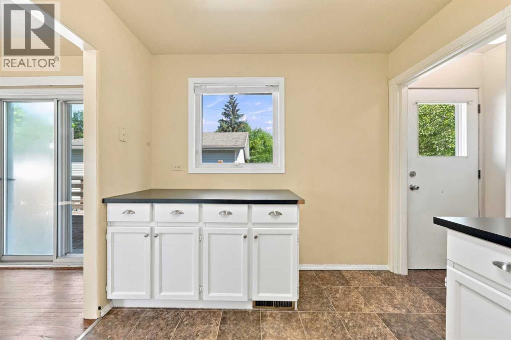 Listing photo – 4216 37 Street, Red Deer