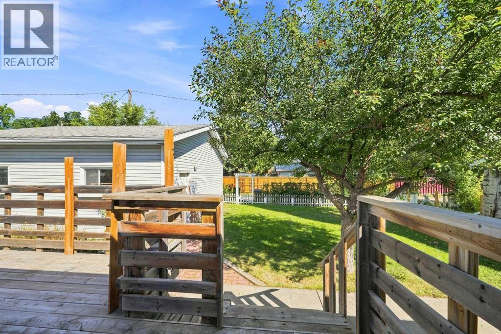 Listing photo – 4216 37 Street, Red Deer