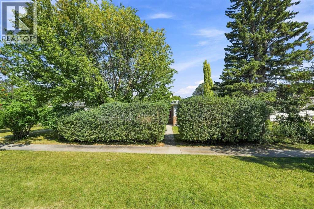 Listing photo – 4216 37 Street, Red Deer