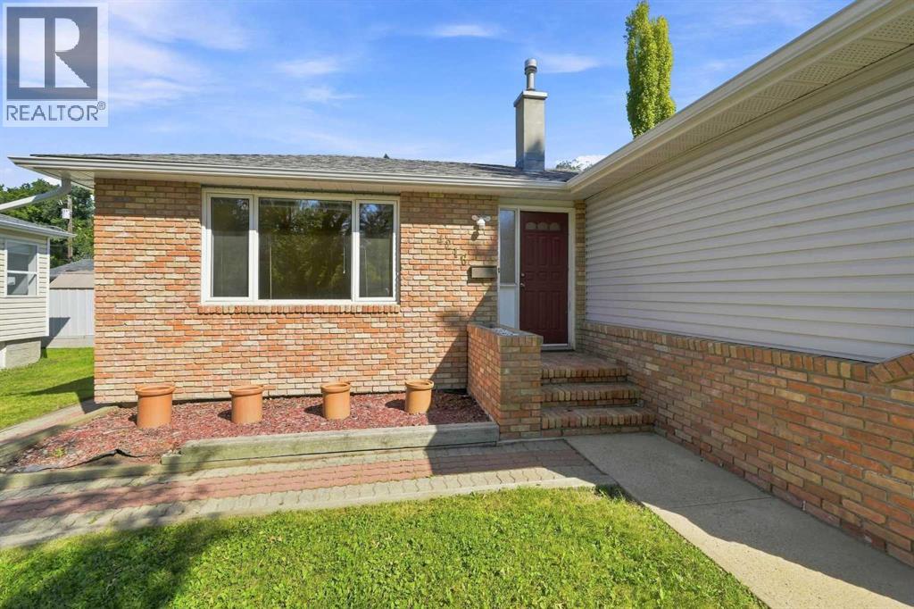 Listing photo – 4216 37 Street, Red Deer
