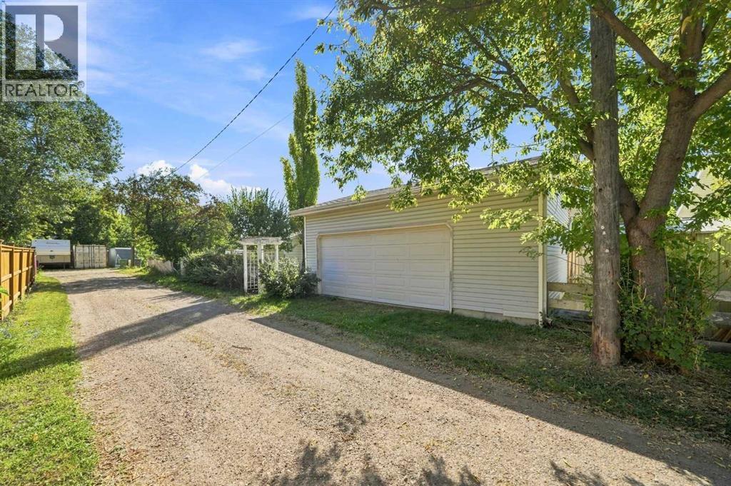 Listing photo – 4216 37 Street, Red Deer