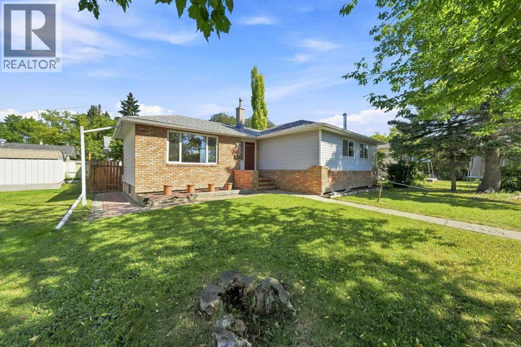 Listing photo – 4216 37 Street, Red Deer