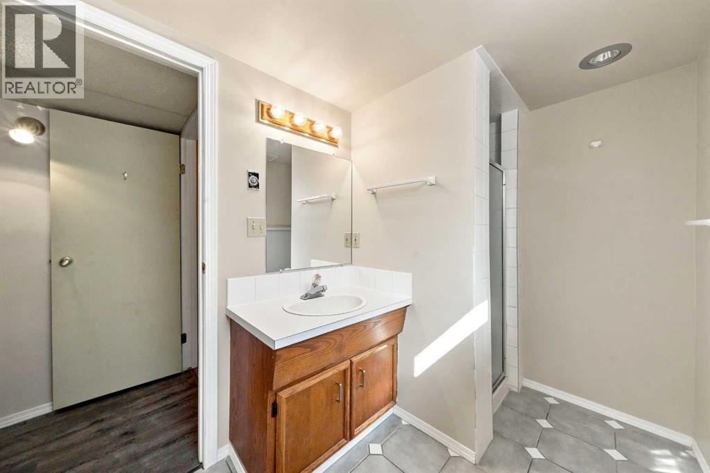 Listing photo – 4216 37 Street, Red Deer