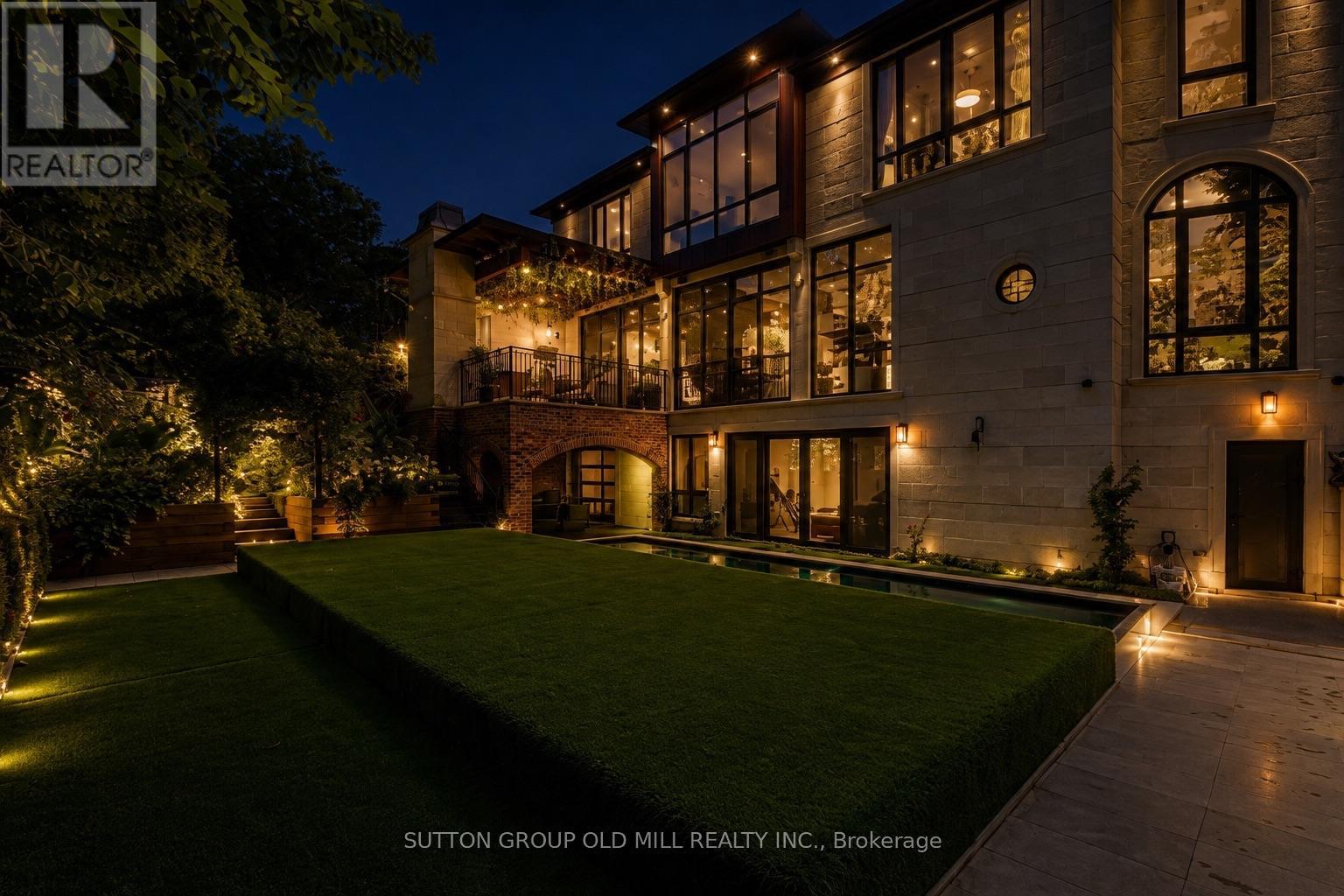 10 Hillavon Drive, Toronto (Princess-Rosethorn), Ontario, M9B2P5, Toronto (Princess-Rosethorn), Ontario — photo 2 of 5