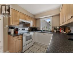 Laundry room - 811 Martin Avenue, Kelowna, BC V1Y6V4 Photo 10