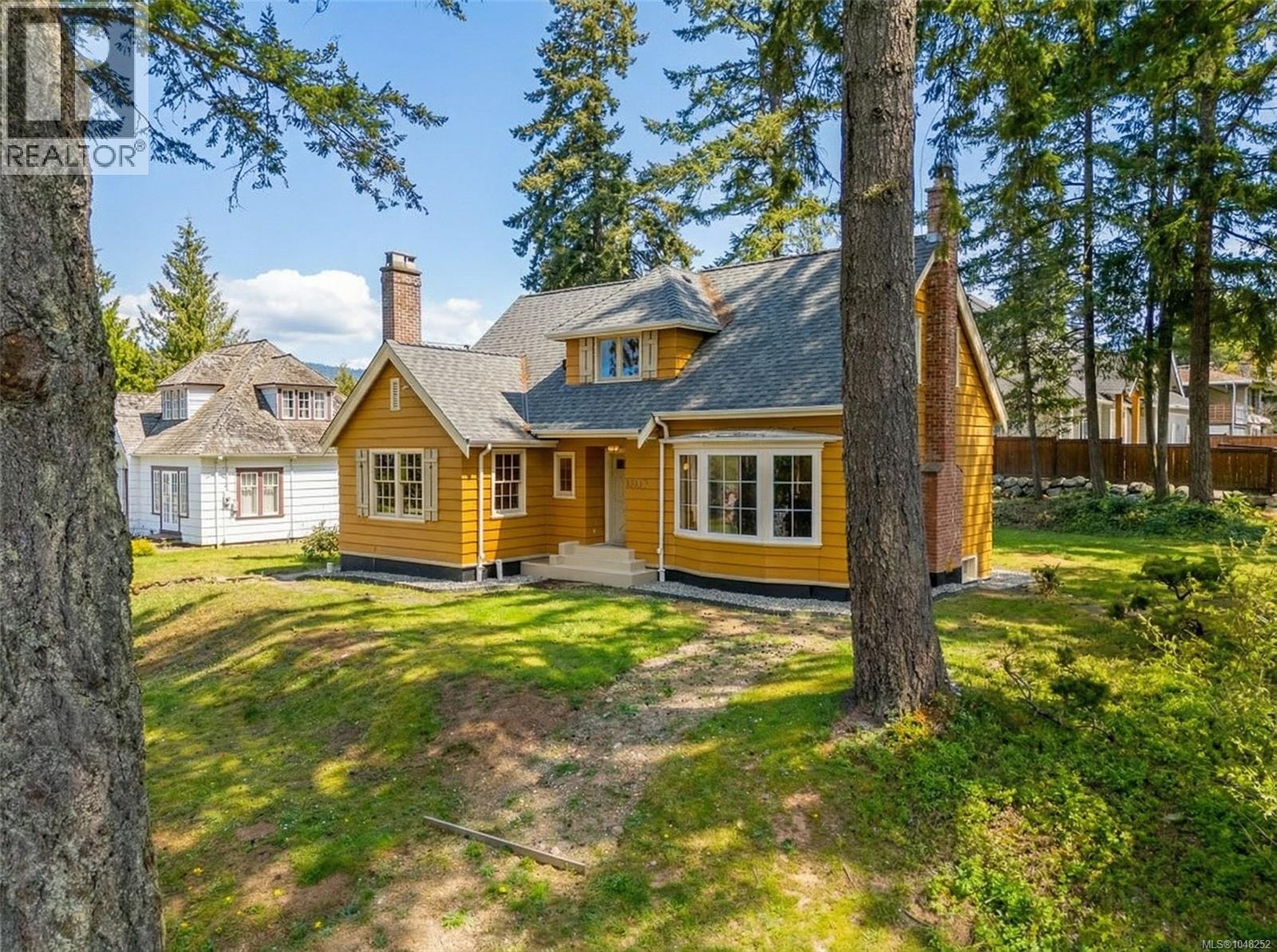 4749 Leslie Ave - 2