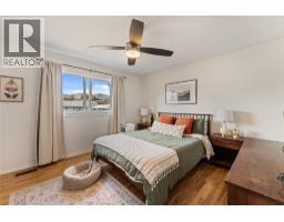 Bedroom - 811 Martin Avenue, Kelowna, BC V1Y6V4 Photo 12